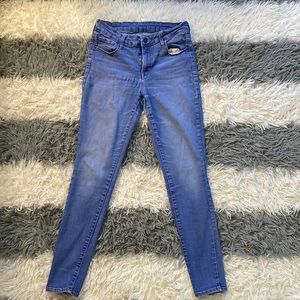 Old navy semi high waisted jeans, light blue size 27-28.